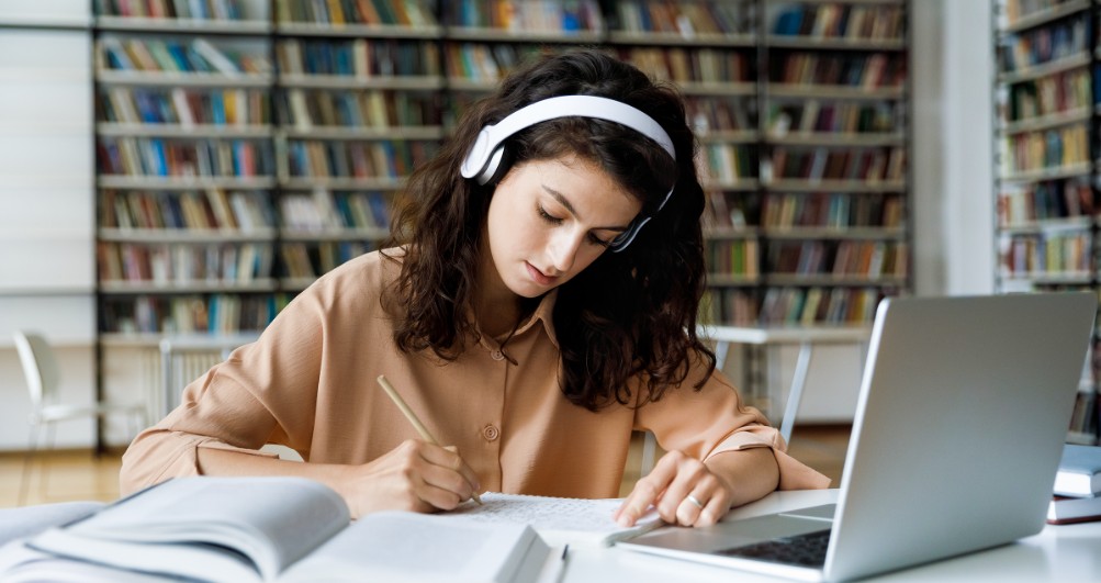 The Best Songs To Listen to While Studying The Best Songs To Listen to While Studying
